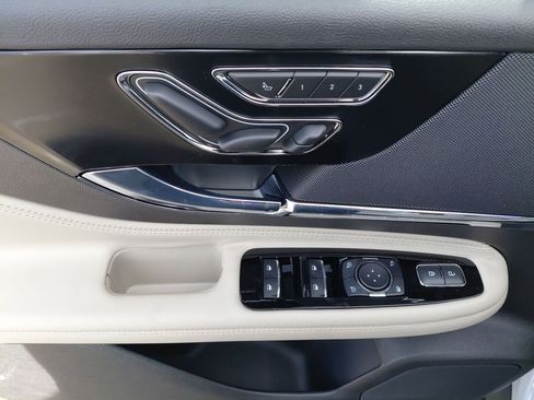 New 2026 Lincoln Corsair Reserve image 12