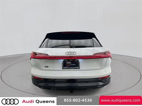 Used 2024 Audi Q8 e-tron Premium Plus image 3