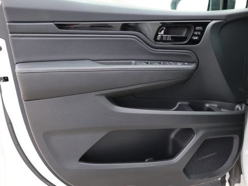 Used 2023 Honda Odyssey Touring image 12