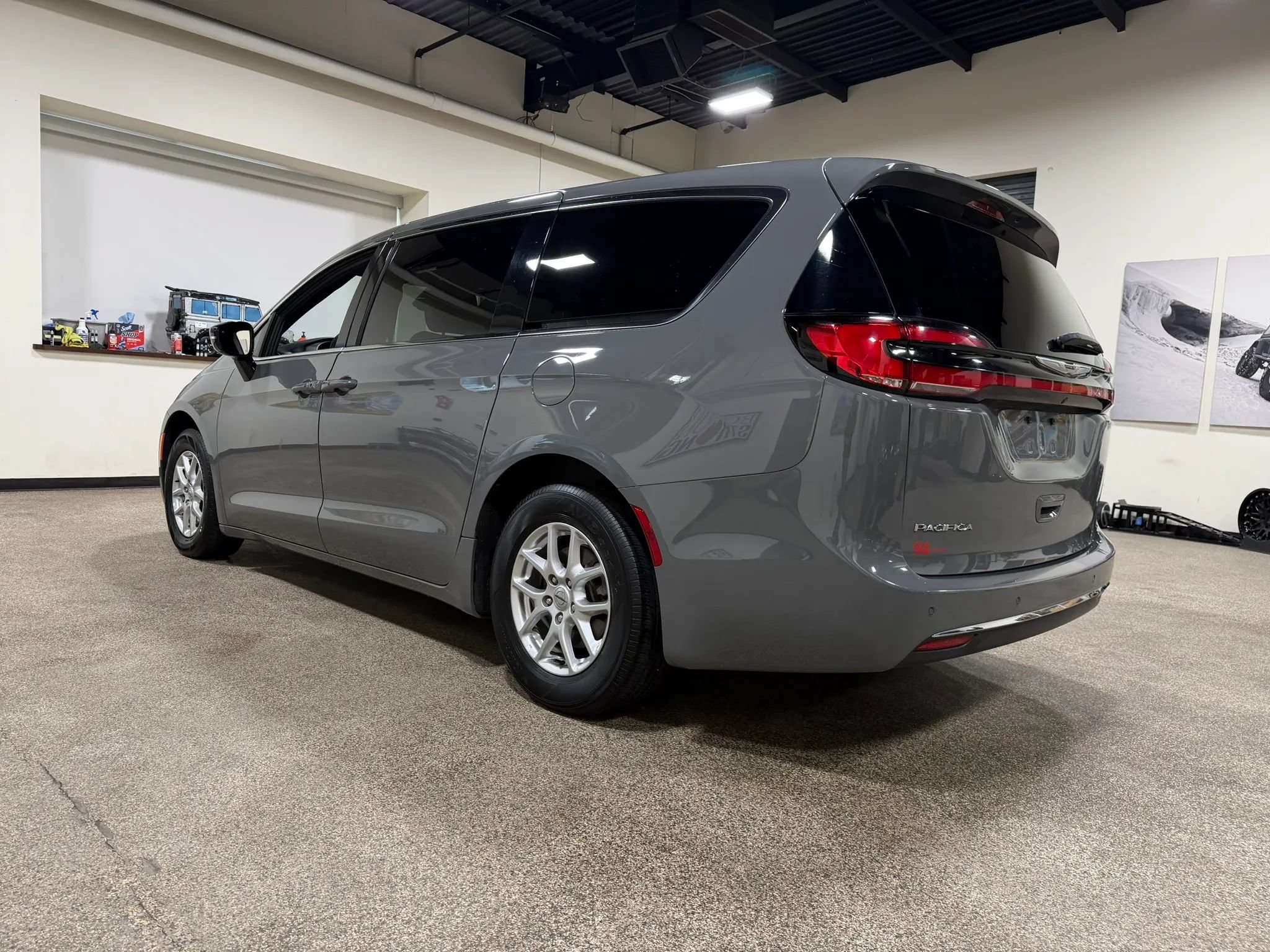 Used 2025 Chrysler Pacifica Select FWD image 7