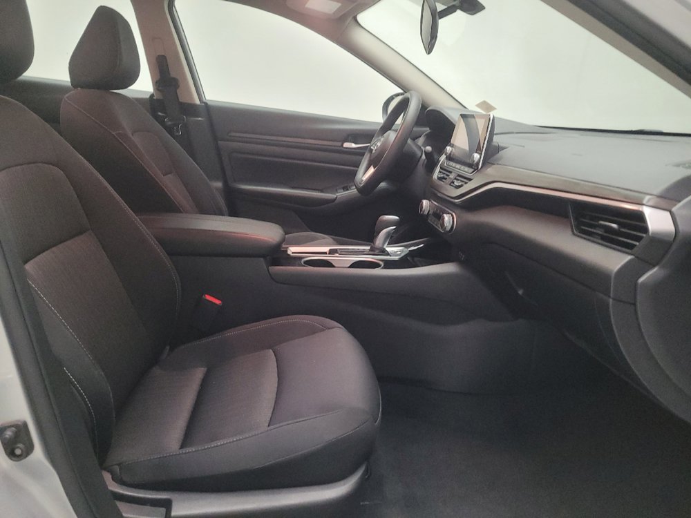 Used 2024 Nissan Altima 2.5 SV FWD image 21