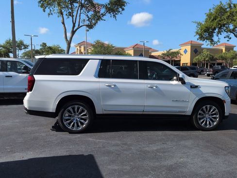 Used 2023 GMC Yukon XL Denali AWD/4WD image 3