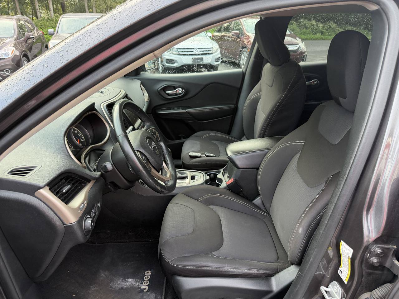 Used 2015 Jeep Cherokee Latitude w/ Comfort/Convenience Group AWD/4WD image 11