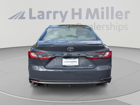 Used 2025 Toyota Camry SE FWD image 4