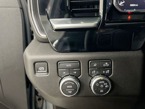Used 2026 GMC Sierra 1500 SLT AWD/4WD image 18