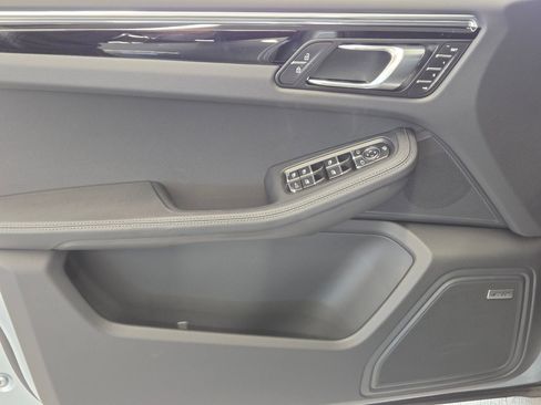 New 2026 Porsche Macan Base image 14
