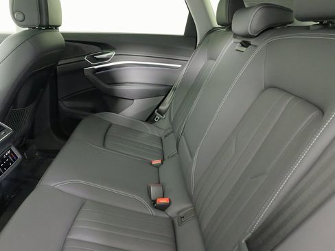 Used 2022 Audi e-tron Premium Plus w/ Premium Plus Package image 52