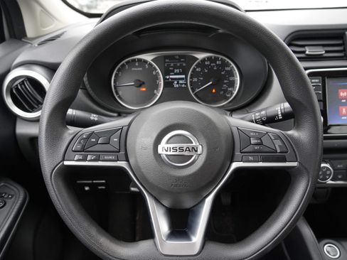 Used 2020 Nissan Versa S FWD image 17