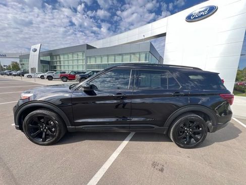 Used 2023 Ford Explorer ST-Line w/ Class IV Trailer Tow Package AWD/4WD image 8