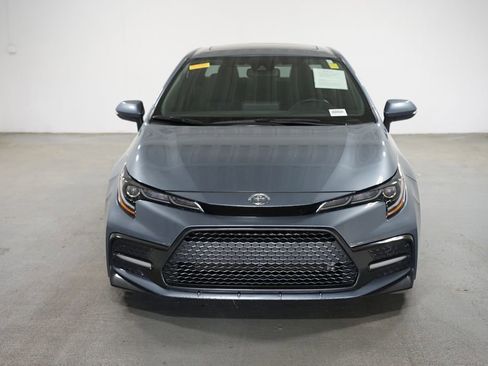 Used 2022 Toyota Corolla SE w/ SE Premium Package image 2