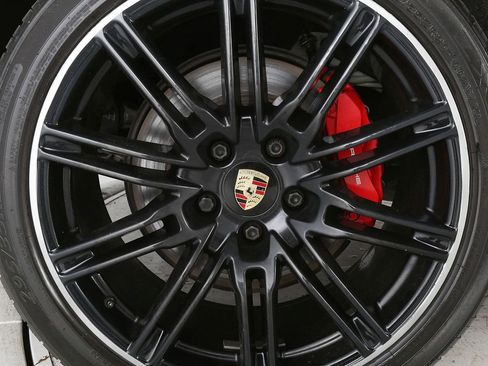 Used 2017 Porsche Cayenne GTS image 6