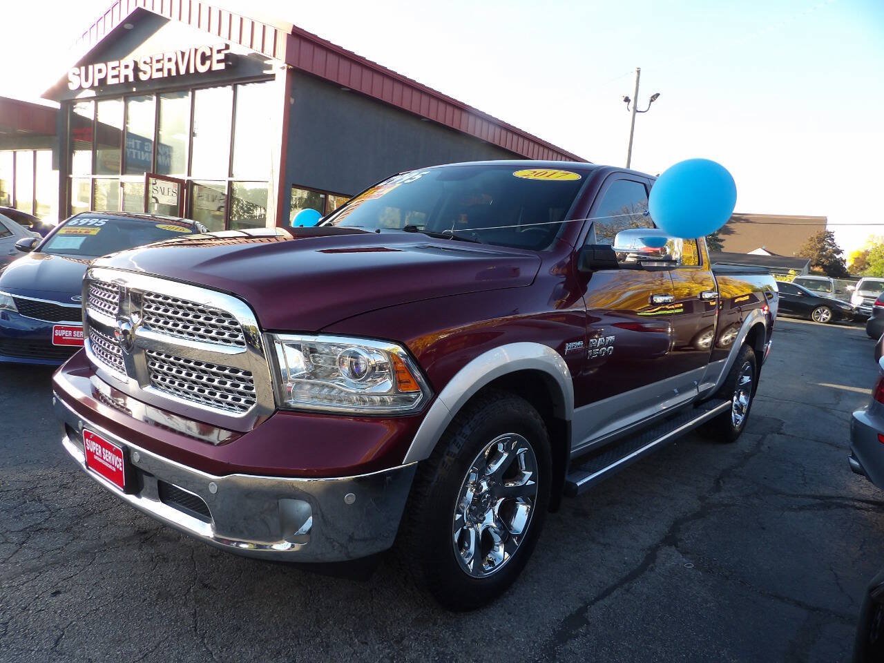 Used 2017 RAM 1500 Laramie AWD/4WD image 1