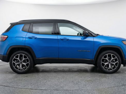 Used 2025 Jeep Compass Limited AWD/4WD image 11