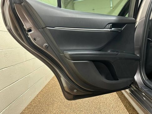 Used 2020 Toyota Camry SE FWD image 14