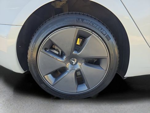 Used 2023 Tesla Model 3 Standard Range image 10