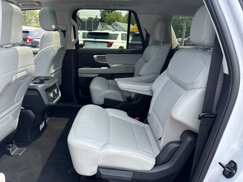 Used 2025 Ford Expedition Max Platinum w/ Driver's Package AWD/4WD image 17