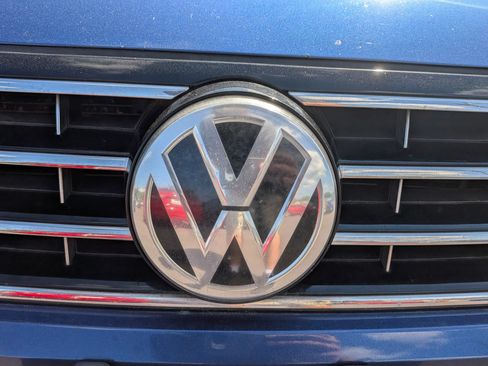 Used 2017 Volkswagen Passat 1.8T R-Line FWD image 13