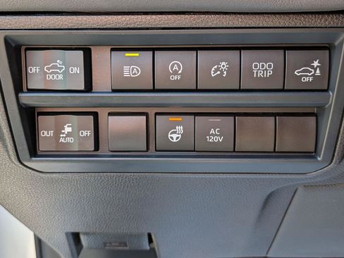 Used 2025 Toyota Tundra Platinum AWD/4WD image 15