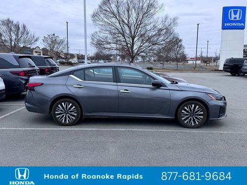 Used 2024 Nissan Altima 2.5 SV image 4