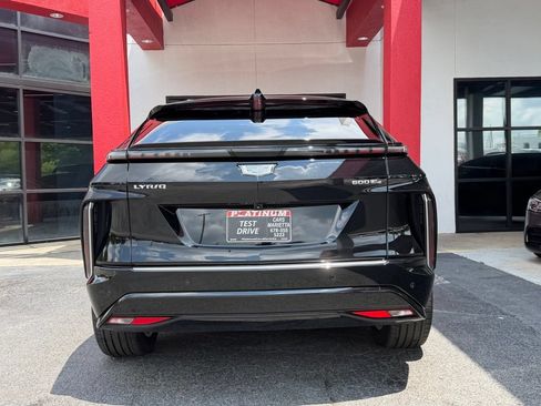 Used 2024 Cadillac Lyriq Luxury AWD/4WD image 10