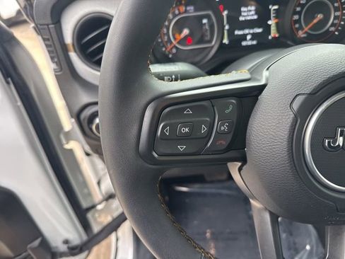 Used 2024 Jeep Gladiator Willys image 15