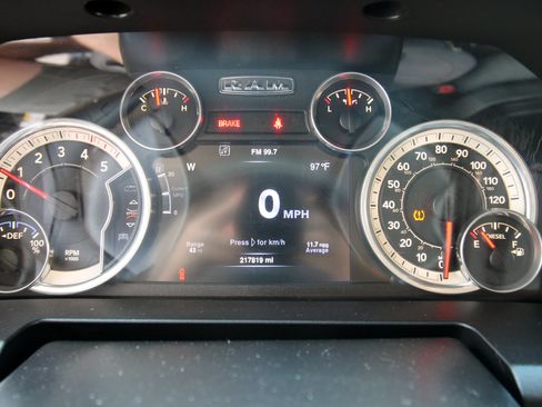 Used 2016 RAM 2500 SLT w/ Luxury Group AWD/4WD image 26
