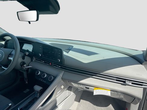New 2026 Hyundai Elantra SE FWD image 21