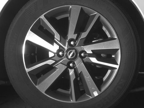 Used 2025 Nissan Versa SV image 13