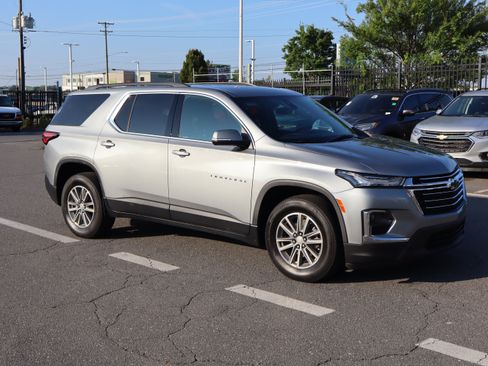 Used 2023 Chevrolet Traverse LT FWD image 13