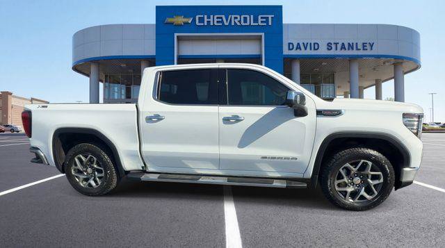 Used 2025 GMC Sierra 1500 SLT w/ SLT Premium Plus Package AWD/4WD image 9