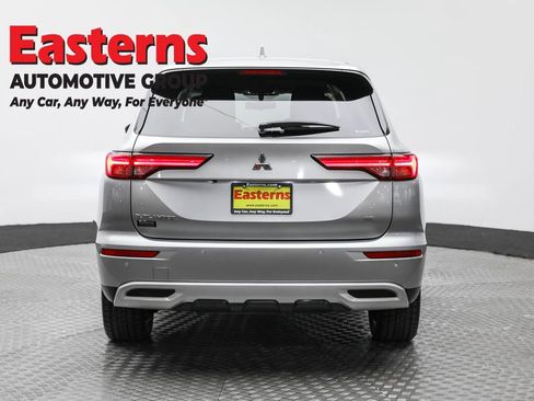 Used 2024 Mitsubishi Outlander SE image 6