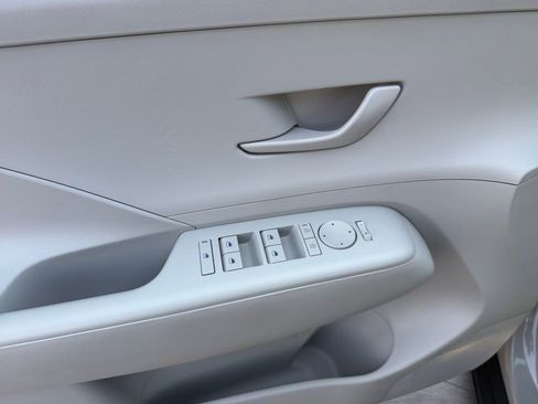 Used 2025 Hyundai Kona SEL image 22