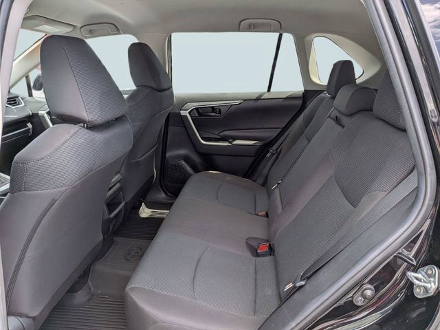 Used 2021 Toyota RAV4 LE AWD/4WD image 13
