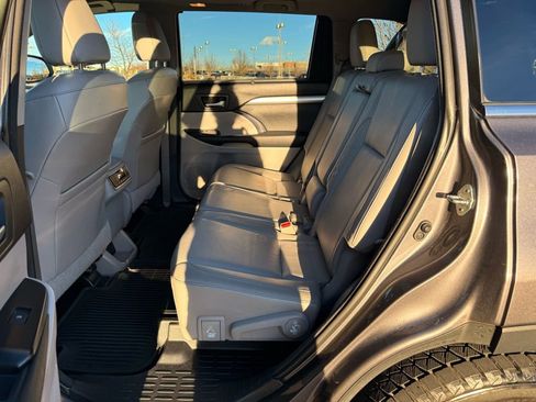 Used 2015 Toyota Highlander XLE image 25