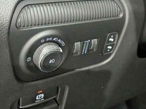 Certified 2022 Jeep Wagoneer Series II w/ Rear Seat Video Group 1 AWD/4WD image 13
