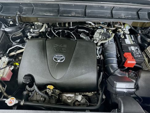 Used 2021 Toyota Highlander XLE FWD image 34