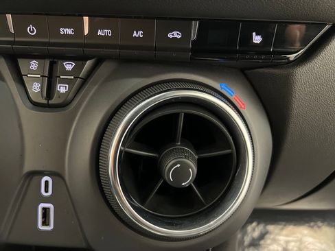 Used 2025 Chevrolet Blazer LT FWD image 55