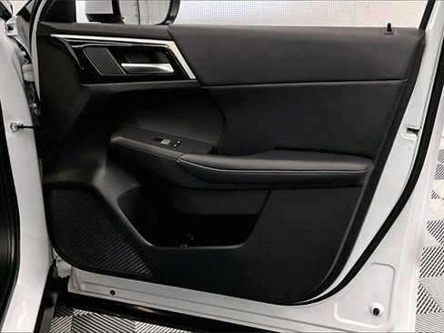 Used 2024 Mitsubishi Outlander SE image 19