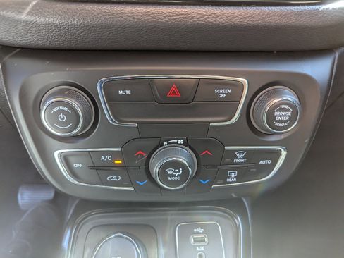 Used 2017 Jeep Compass Limited image 24