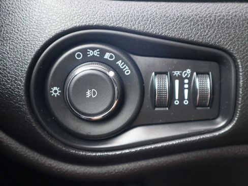 Used 2017 Jeep Renegade Altitude AWD/4WD image 61