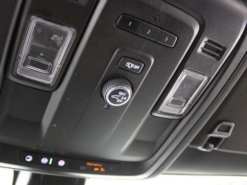 Used 2022 Chevrolet Tahoe Z71 image 29