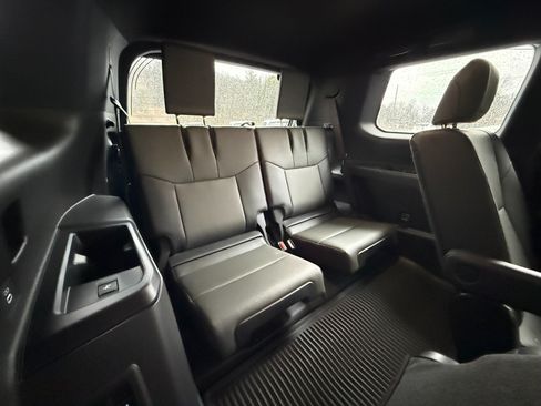 Used 2025 Lexus GX 550 w/ Accessory Package (2T) AWD/4WD image 23