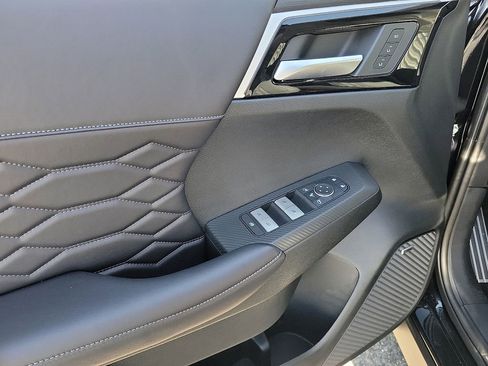 New 2025 Mitsubishi Outlander SEL image 9