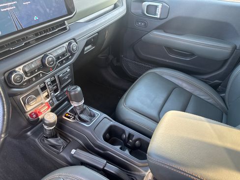 Used 2024 Jeep Gladiator Mojave AWD/4WD image 28