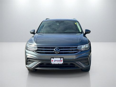 Used 2023 Volkswagen Tiguan SE image 2
