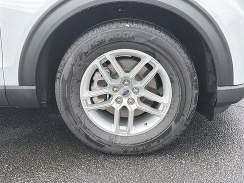 New 2026 Ford Explorer Active RWD image 14