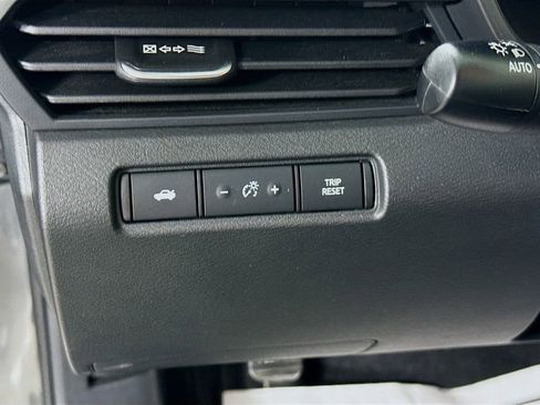 Used 2025 Nissan Altima 2.5 SV FWD image 10
