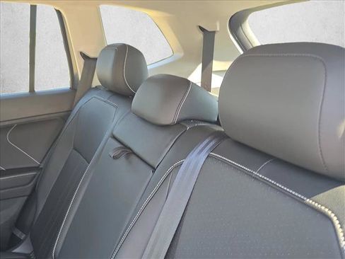 Used 2023 Volkswagen Tiguan SE FWD image 21