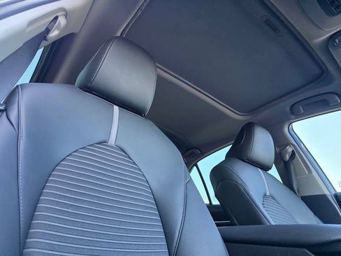 Used 2019 Toyota Camry SE w/ Carpet Mat Package FWD image 21