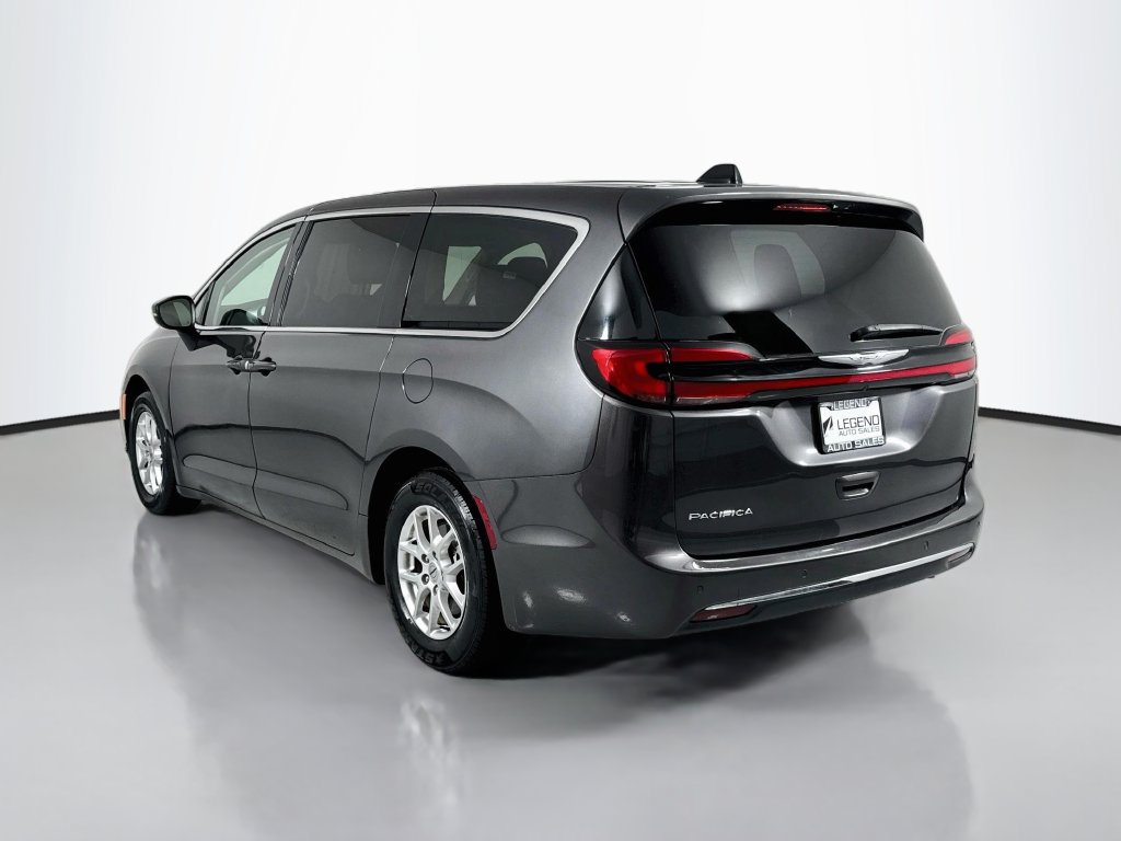Used 2023 Chrysler Pacifica Touring-L FWD image 8